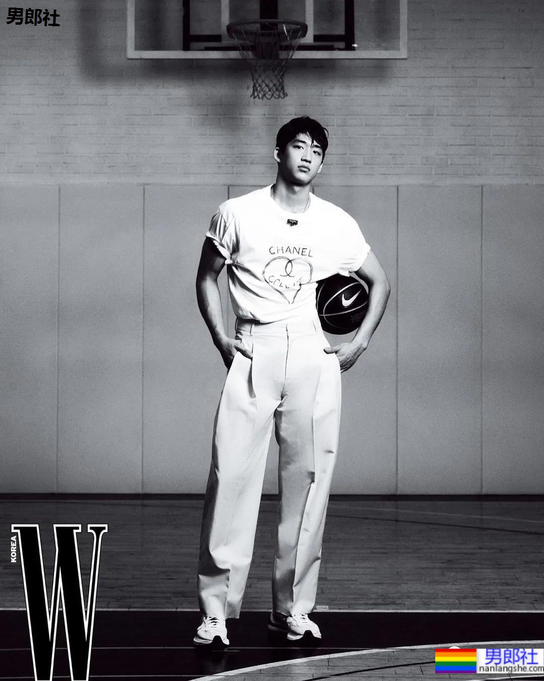 02年204CM篮球体育生小鲜肉，颜正条顺大长腿弟弟也太可了吧！ - 51虹马