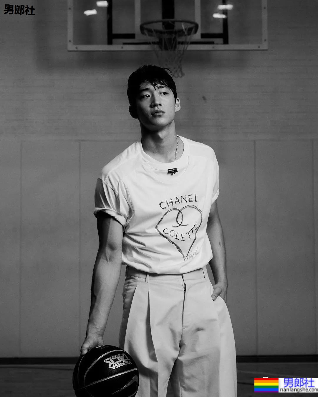 02年204CM篮球体育生小鲜肉，颜正条顺大长腿弟弟也太可了吧！ - 51虹马