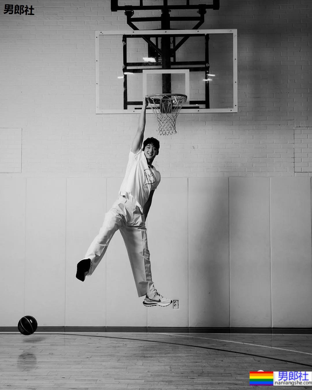 02年204CM篮球体育生小鲜肉，颜正条顺大长腿弟弟也太可了吧！ - 51虹马