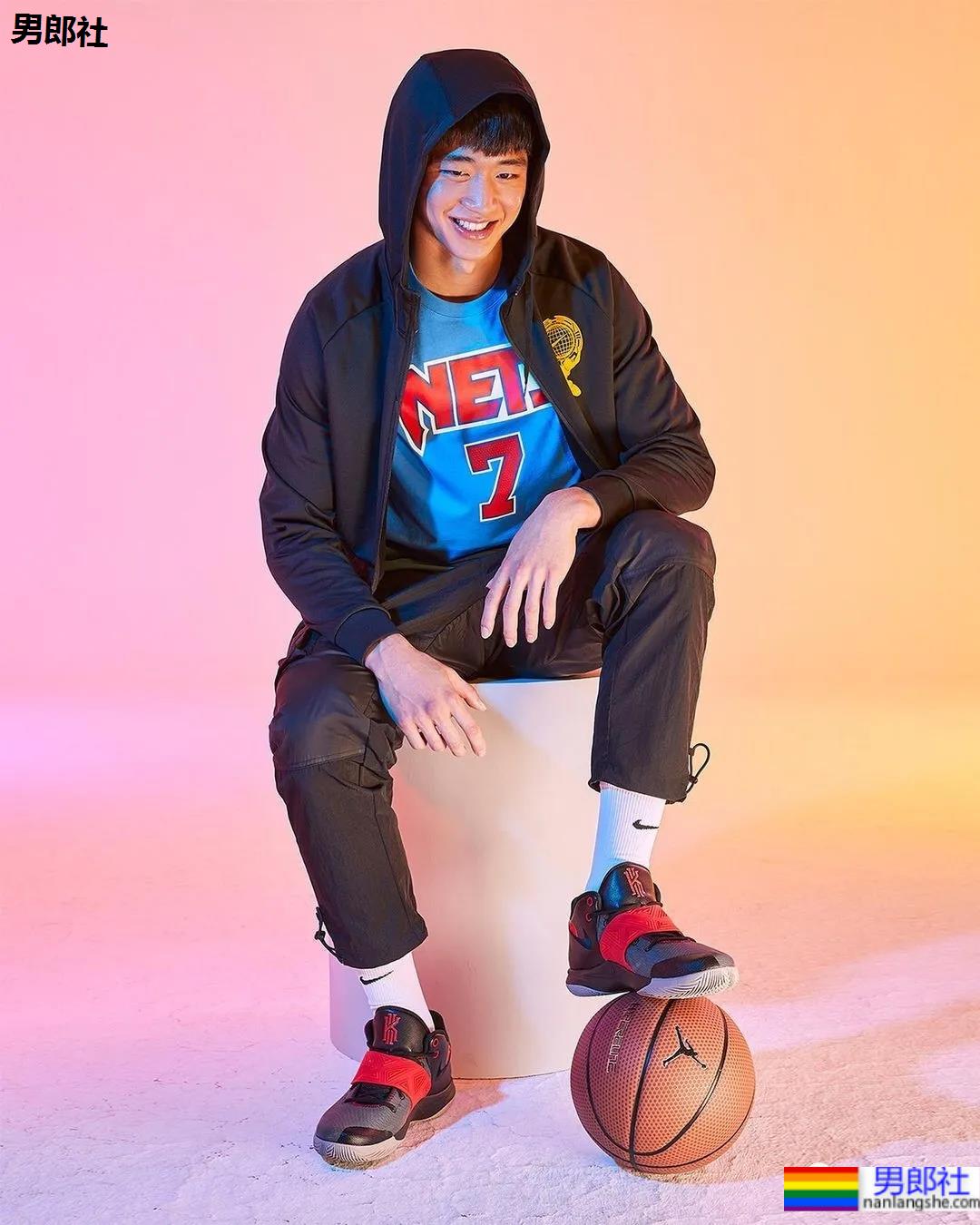 02年204CM篮球体育生小鲜肉，颜正条顺大长腿弟弟也太可了吧！ - 51虹马