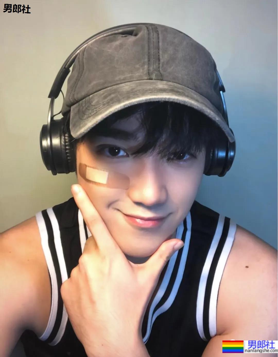 超好看的重庆肌肉小哥，这颜值这身材也太养眼了！ - 51虹马