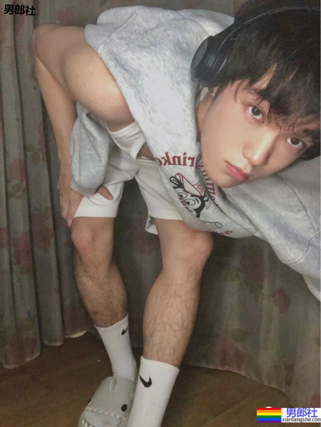 超好看的重庆肌肉小哥，这颜值这身材也太养眼了！ - 51虹马