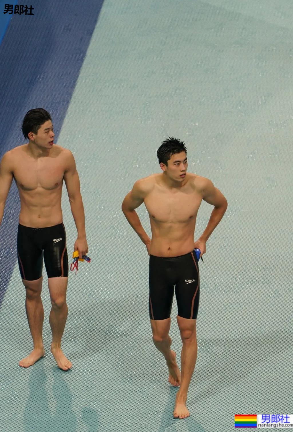 疯传网络的两位00后游泳帅哥,长腿腹肌小狼狗,终于体会到萧亚轩的双倍快乐了!! - 51虹马 疯传网络的两位00后游泳帅哥,长腿腹肌小狼狗,终于体会到萧亚轩的双倍快乐了!! - 51虹马