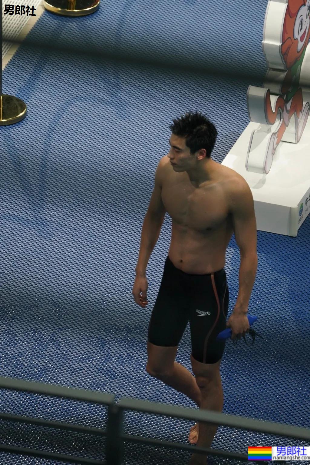 疯传网络的两位00后游泳帅哥,长腿腹肌小狼狗,终于体会到萧亚轩的双倍快乐了!! - 51虹马 疯传网络的两位00后游泳帅哥,长腿腹肌小狼狗,终于体会到萧亚轩的双倍快乐了!! - 51虹马