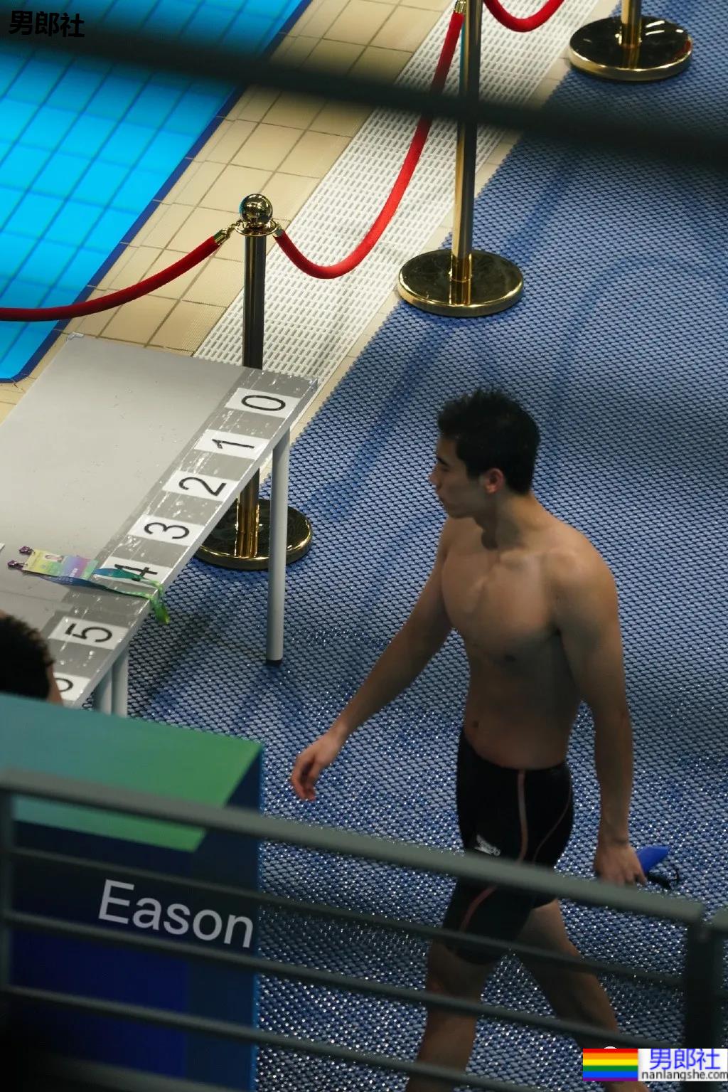 疯传网络的两位00后游泳帅哥,长腿腹肌小狼狗,终于体会到萧亚轩的双倍快乐了!! - 51虹马 疯传网络的两位00后游泳帅哥,长腿腹肌小狼狗,终于体会到萧亚轩的双倍快乐了!! - 51虹马