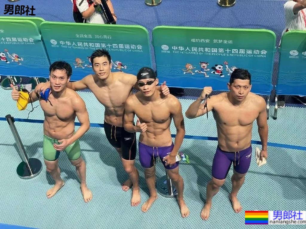 疯传网络的两位00后游泳帅哥,长腿腹肌小狼狗,终于体会到萧亚轩的双倍快乐了!! - 51虹马 疯传网络的两位00后游泳帅哥,长腿腹肌小狼狗,终于体会到萧亚轩的双倍快乐了!! - 51虹马