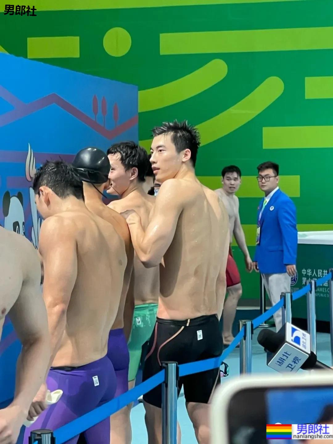 疯传网络的两位00后游泳帅哥,长腿腹肌小狼狗,终于体会到萧亚轩的双倍快乐了!! - 51虹马 疯传网络的两位00后游泳帅哥,长腿腹肌小狼狗,终于体会到萧亚轩的双倍快乐了!! - 51虹马