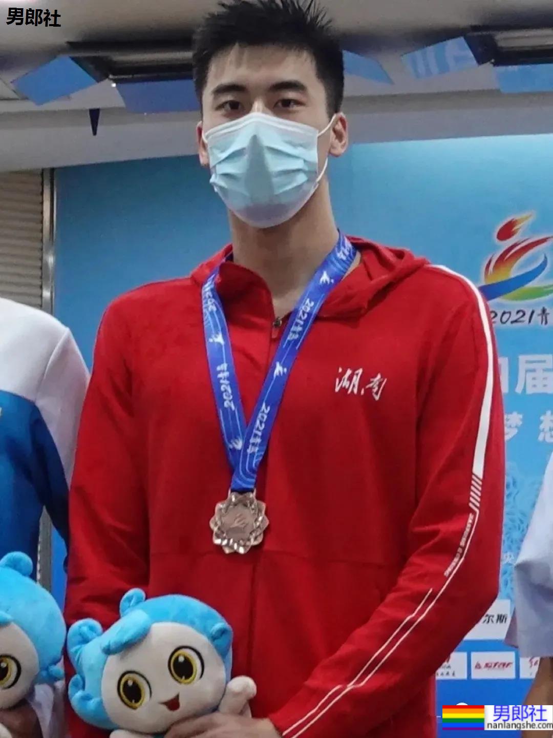 疯传网络的两位00后游泳帅哥,长腿腹肌小狼狗,终于体会到萧亚轩的双倍快乐了!! - 51虹马 疯传网络的两位00后游泳帅哥,长腿腹肌小狼狗,终于体会到萧亚轩的双倍快乐了!! - 51虹马