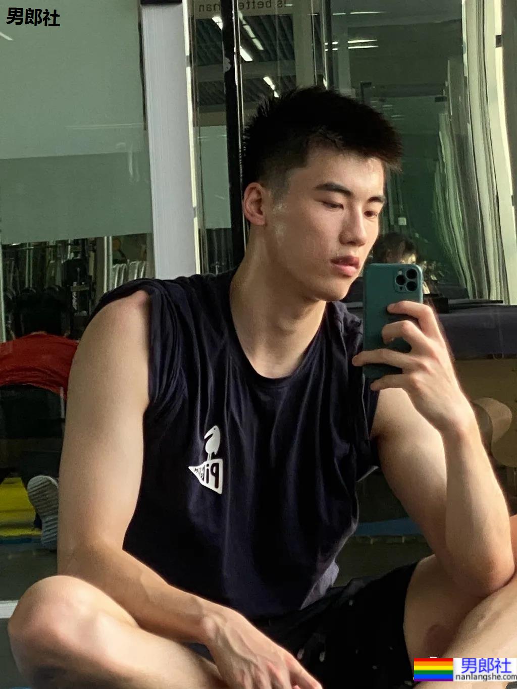 疯传网络的两位00后游泳帅哥,长腿腹肌小狼狗,终于体会到萧亚轩的双倍快乐了!! - 51虹马 疯传网络的两位00后游泳帅哥,长腿腹肌小狼狗,终于体会到萧亚轩的双倍快乐了!! - 51虹马