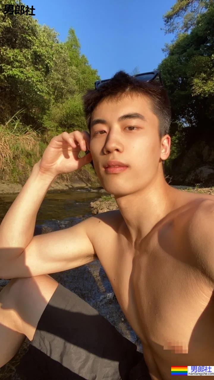 疯传网络的两位00后游泳帅哥,长腿腹肌小狼狗,终于体会到萧亚轩的双倍快乐了!! - 51虹马 疯传网络的两位00后游泳帅哥,长腿腹肌小狼狗,终于体会到萧亚轩的双倍快乐了!! - 51虹马