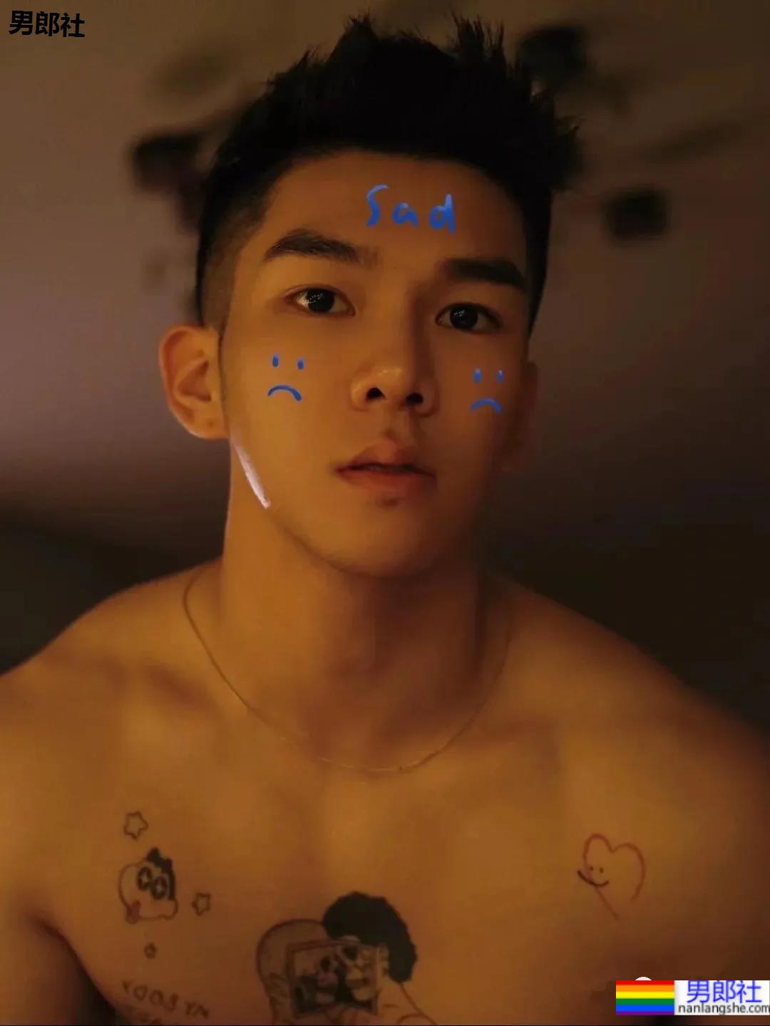 高颜值健壮小奶狗，乖萌又可爱的样子也太可了！ - 51虹马