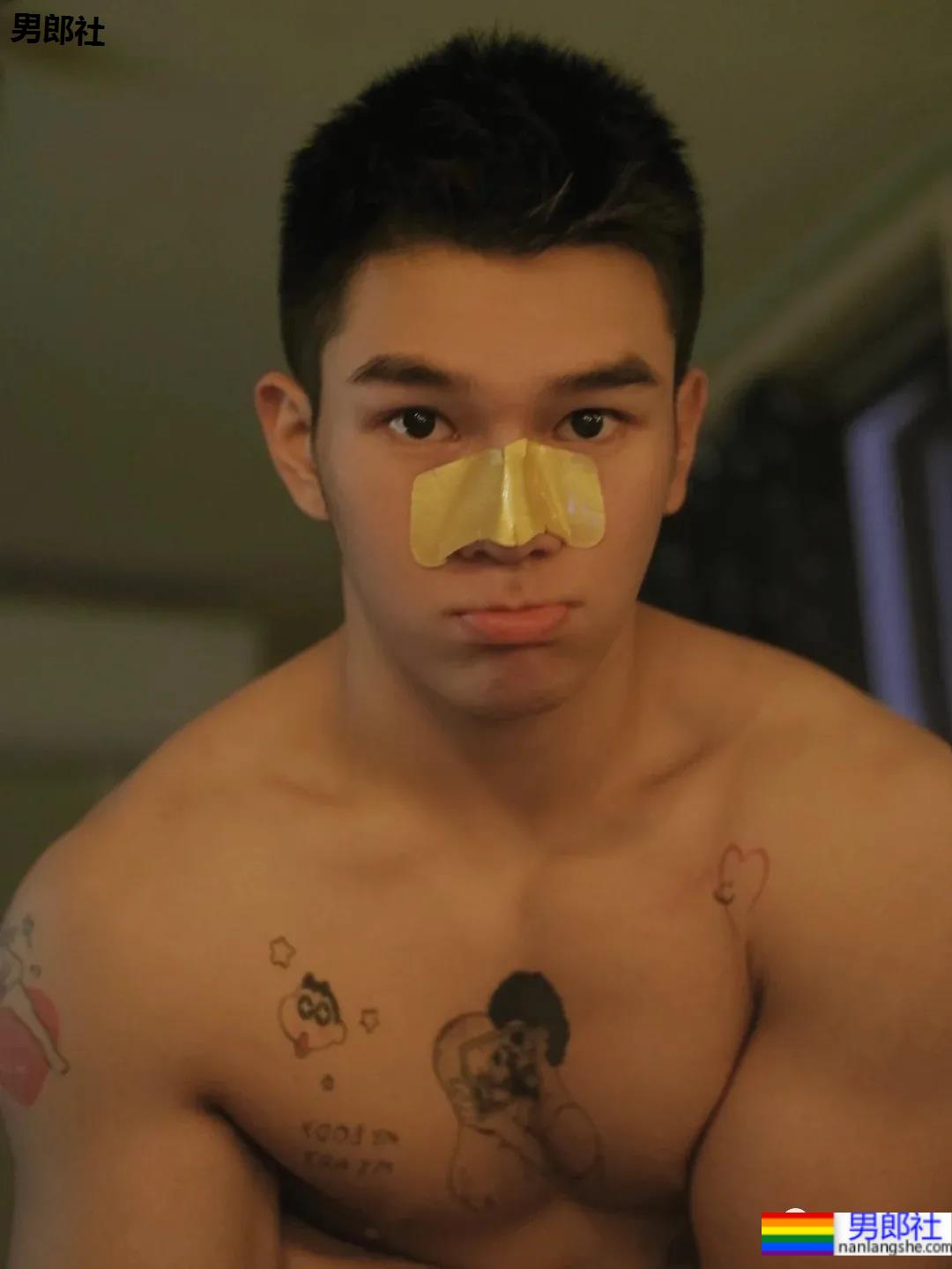 高颜值健壮小奶狗，乖萌又可爱的样子也太可了！ - 51虹马