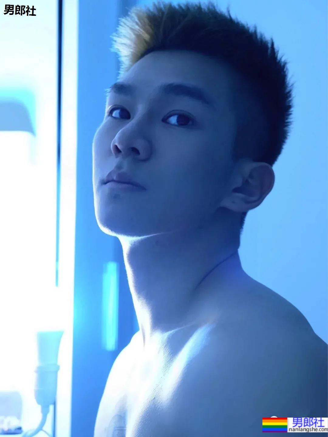 高颜值健壮小奶狗，乖萌又可爱的样子也太可了！ - 51虹马