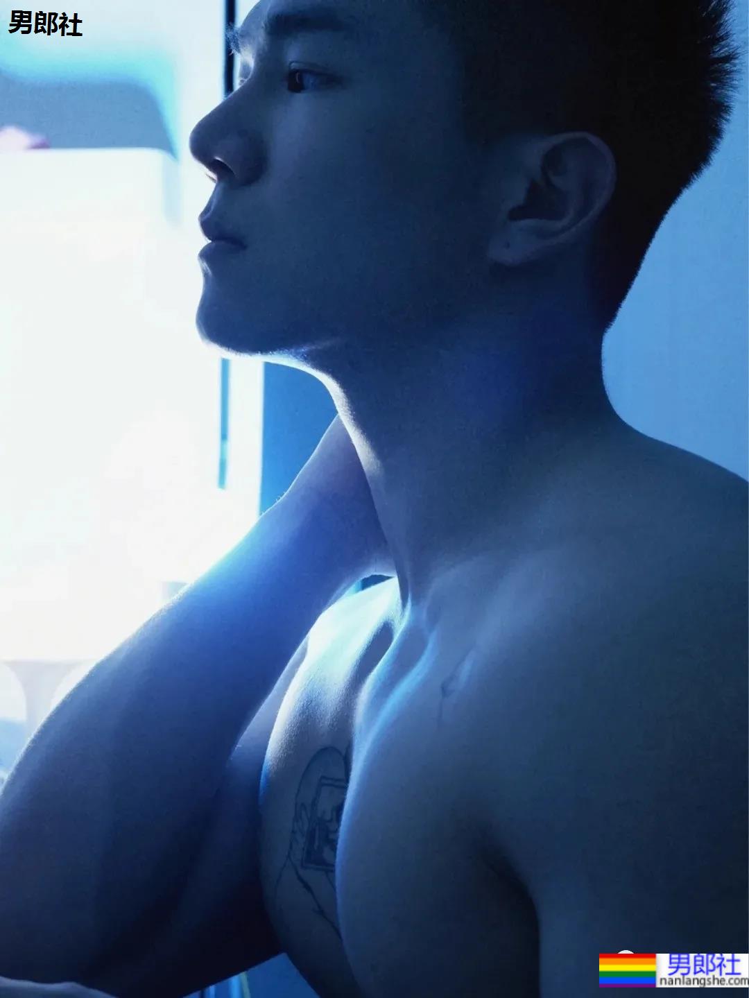 高颜值健壮小奶狗，乖萌又可爱的样子也太可了！ - 51虹马