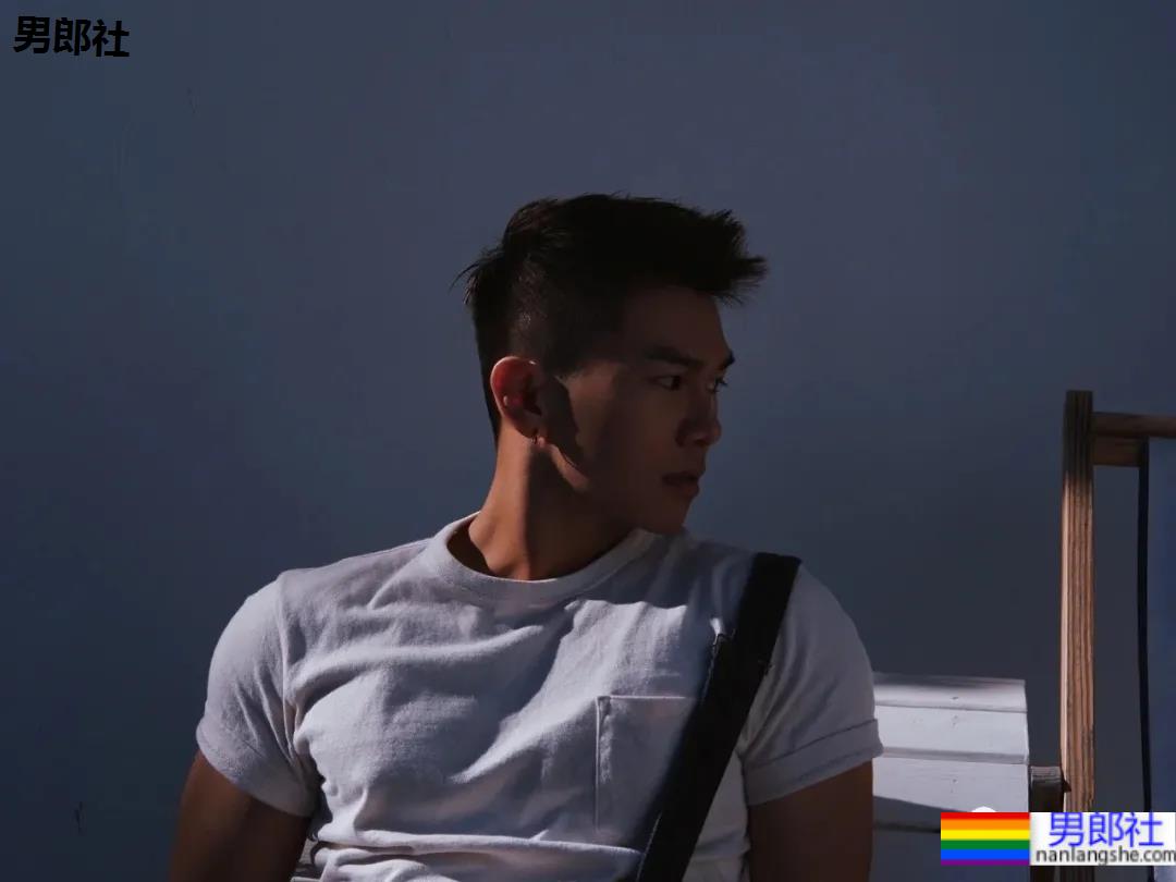 高颜值健壮小奶狗，乖萌又可爱的样子也太可了！ - 51虹马