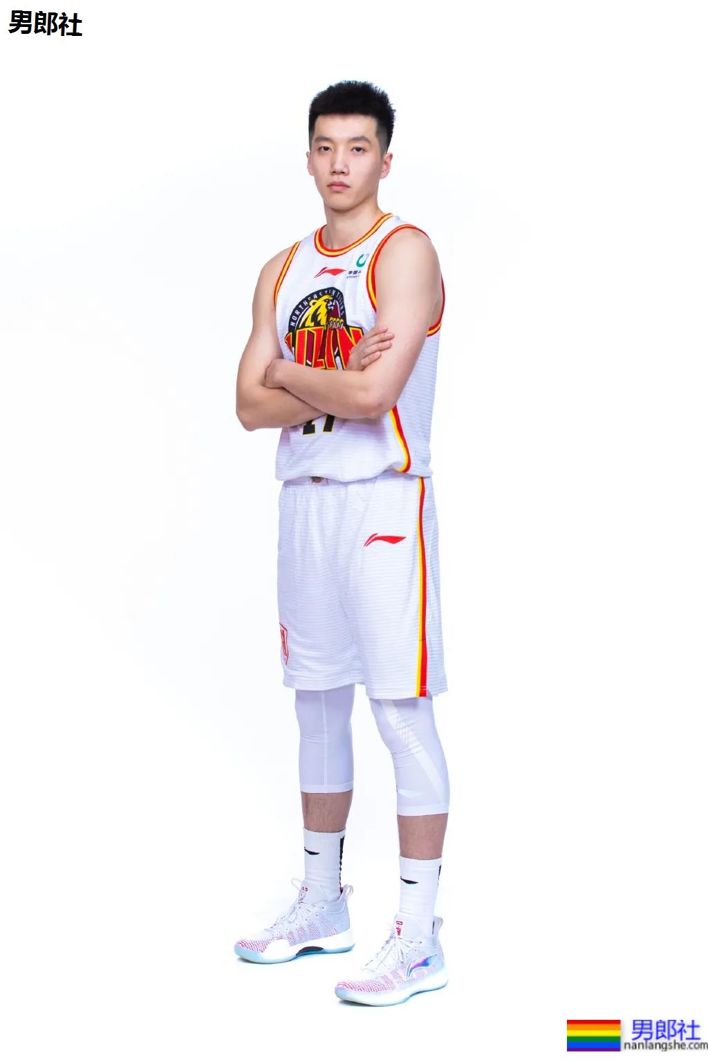 条顺190CM篮球体育生，00年高大白净小狼狗，这也太可了! - 51虹马