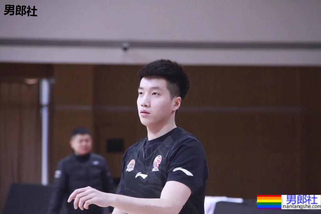 条顺190CM篮球体育生，00年高大白净小狼狗，这也太可了! - 51虹马