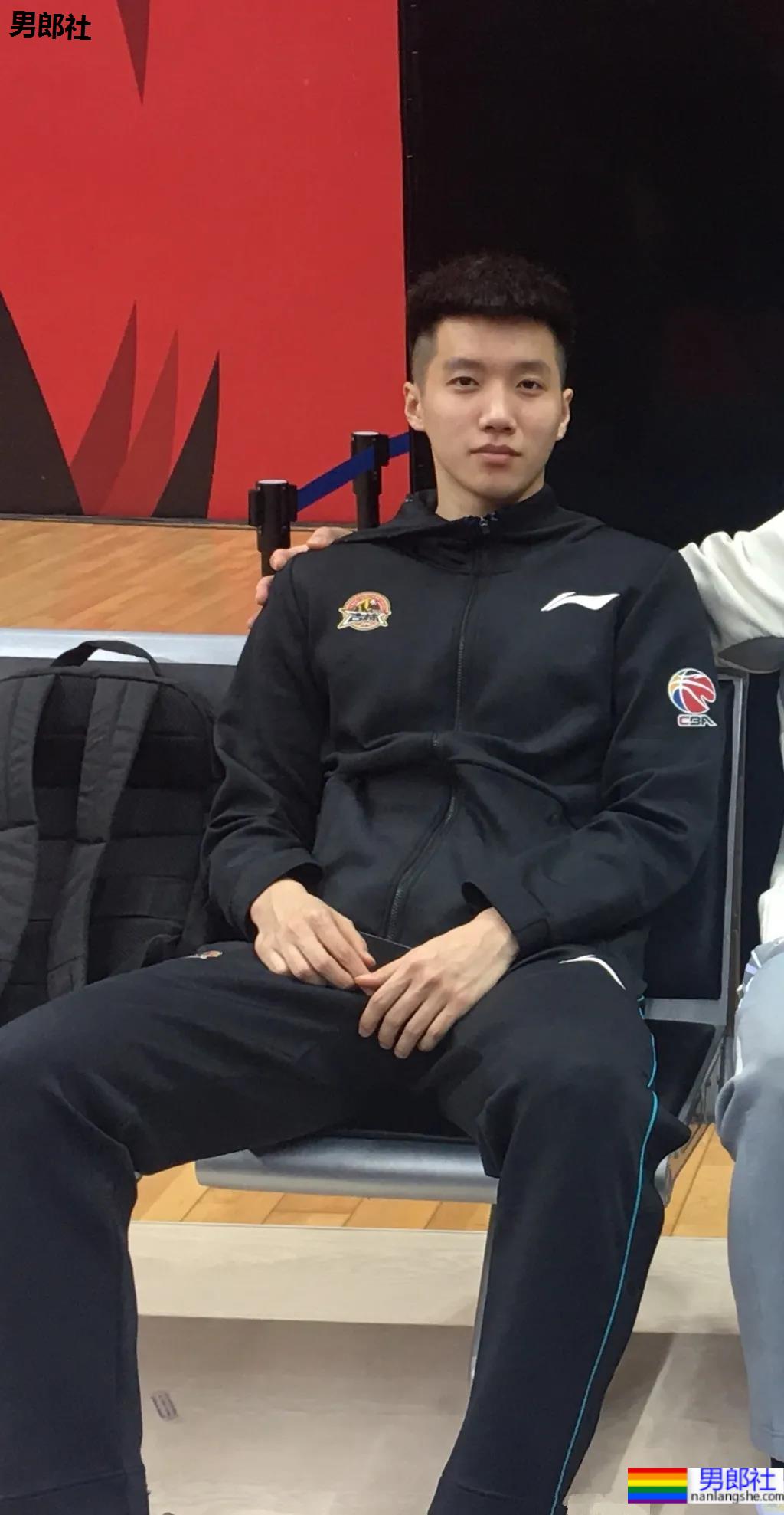 条顺190CM篮球体育生，00年高大白净小狼狗，这也太可了! - 51虹马