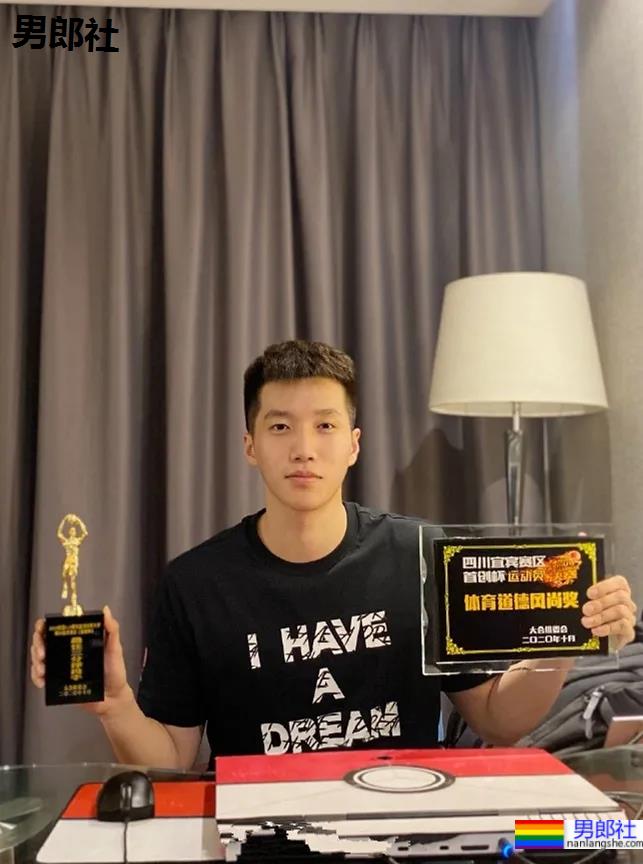 条顺190CM篮球体育生，00年高大白净小狼狗，这也太可了! - 51虹马