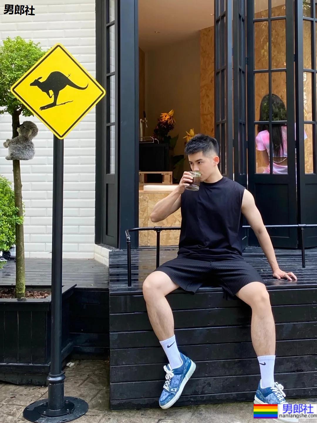 阳光帅气的健气男孩，这个运动系小狼狗有点帅！ - 51虹马