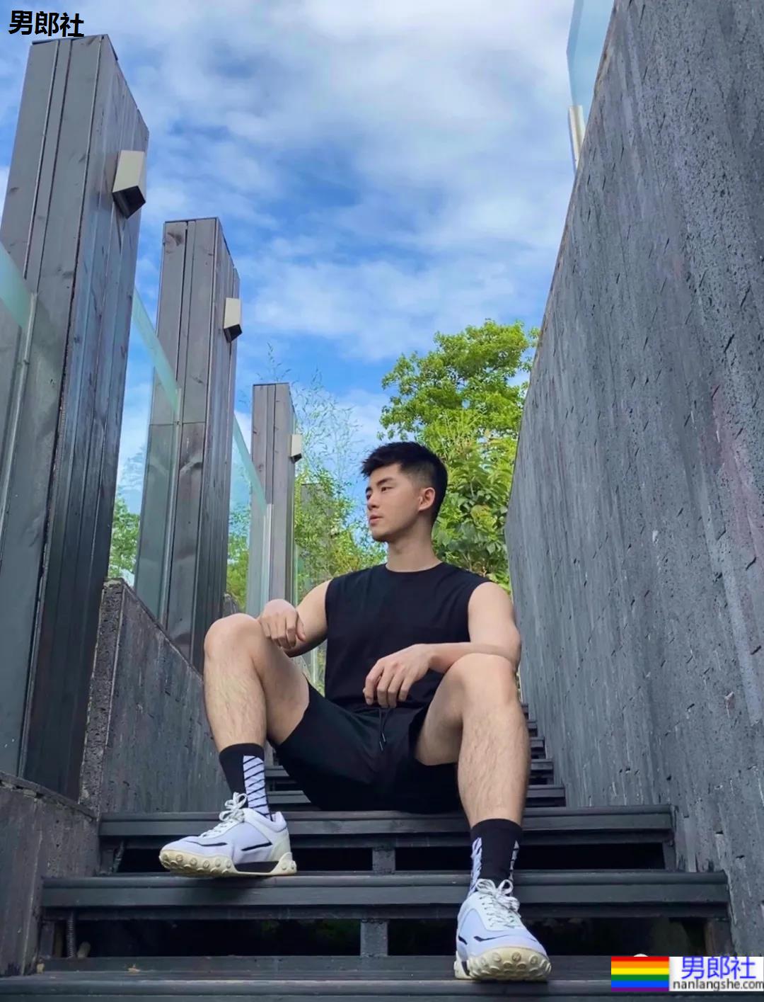 阳光帅气的健气男孩，这个运动系小狼狗有点帅！ - 51虹马