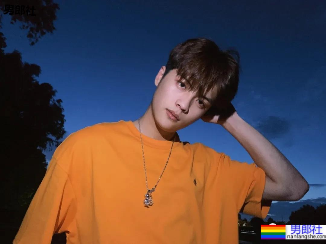 00年185CM大长腿薄肌男生，这颜值身材是不是你的菜？ - 51虹马