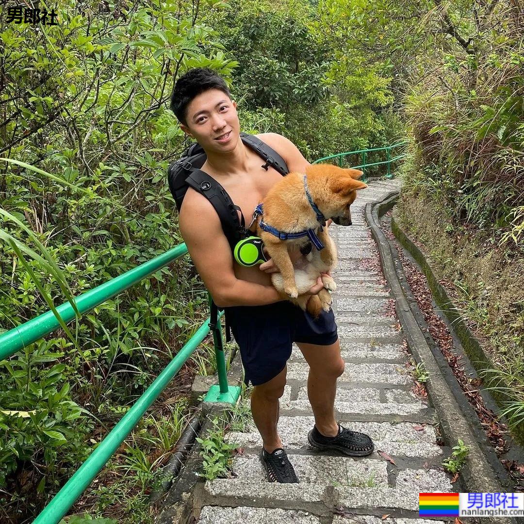 奶凶奶凶的肌肉网红小哥，能奶能狼还超甜的宝藏男孩！ - 51虹马