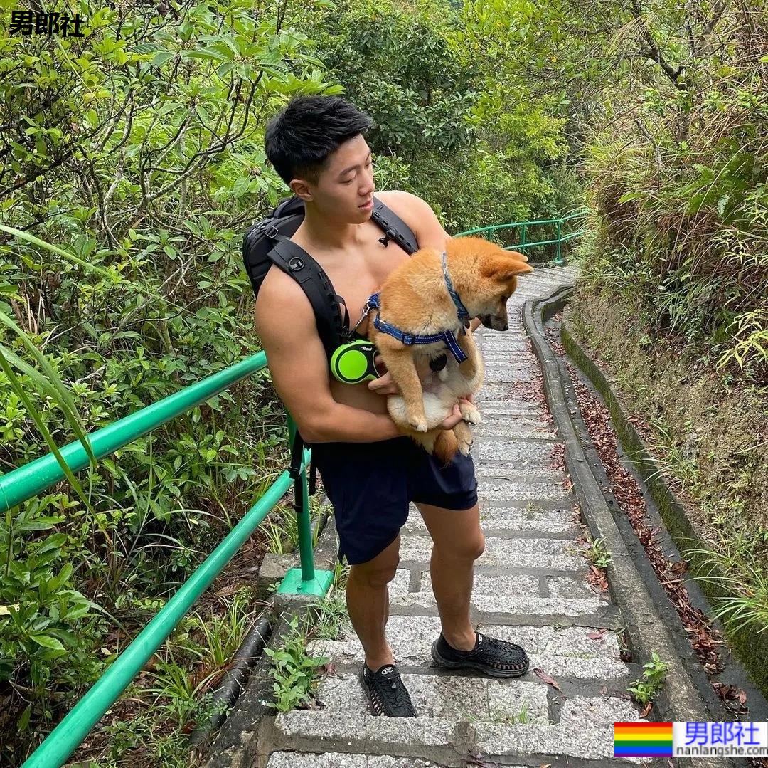 奶凶奶凶的肌肉网红小哥，能奶能狼还超甜的宝藏男孩！ - 51虹马