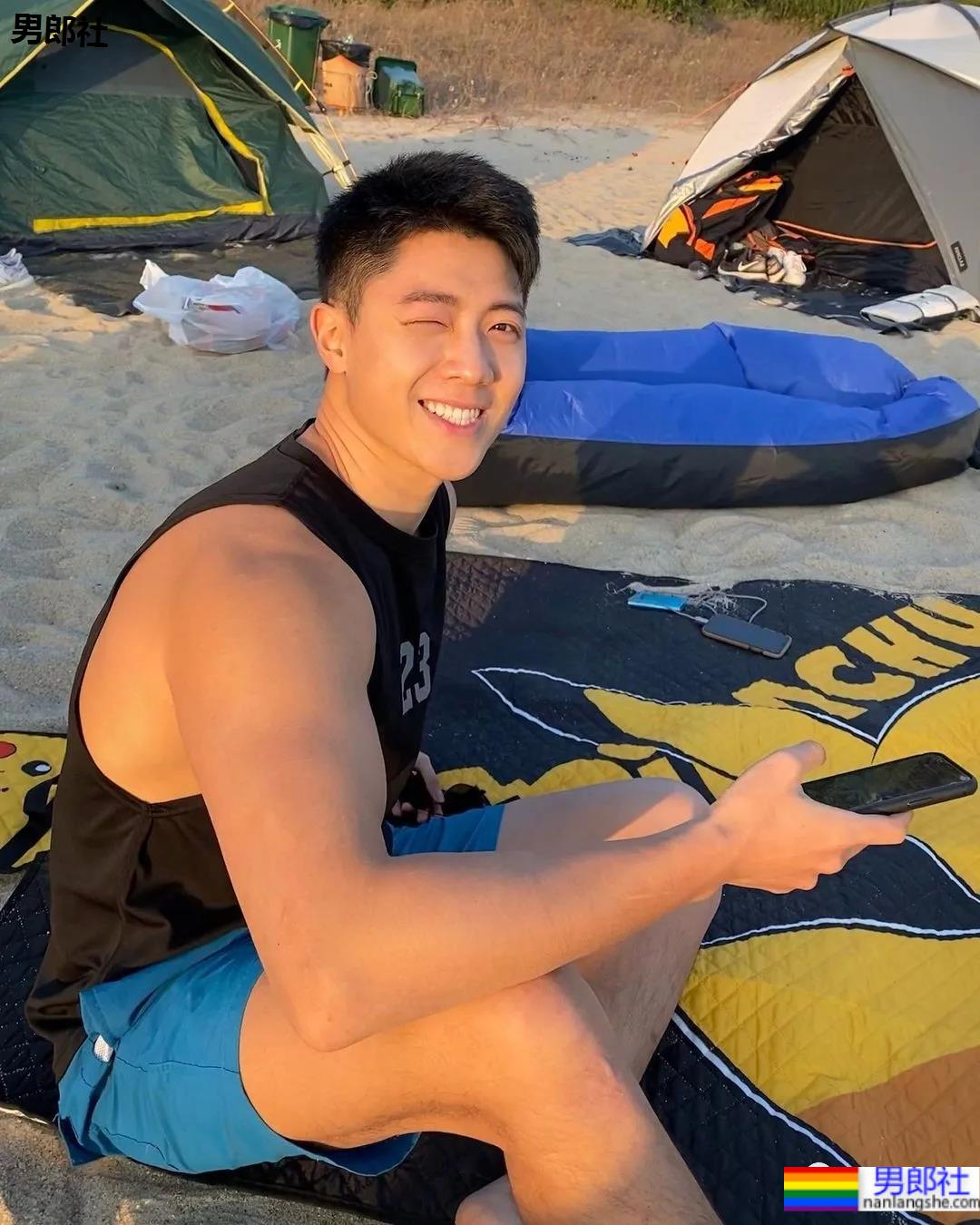 奶凶奶凶的肌肉网红小哥，能奶能狼还超甜的宝藏男孩！ - 51虹马