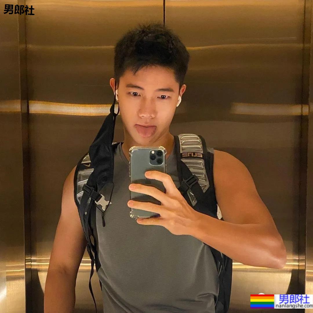 奶凶奶凶的肌肉网红小哥，能奶能狼还超甜的宝藏男孩！ - 51虹马