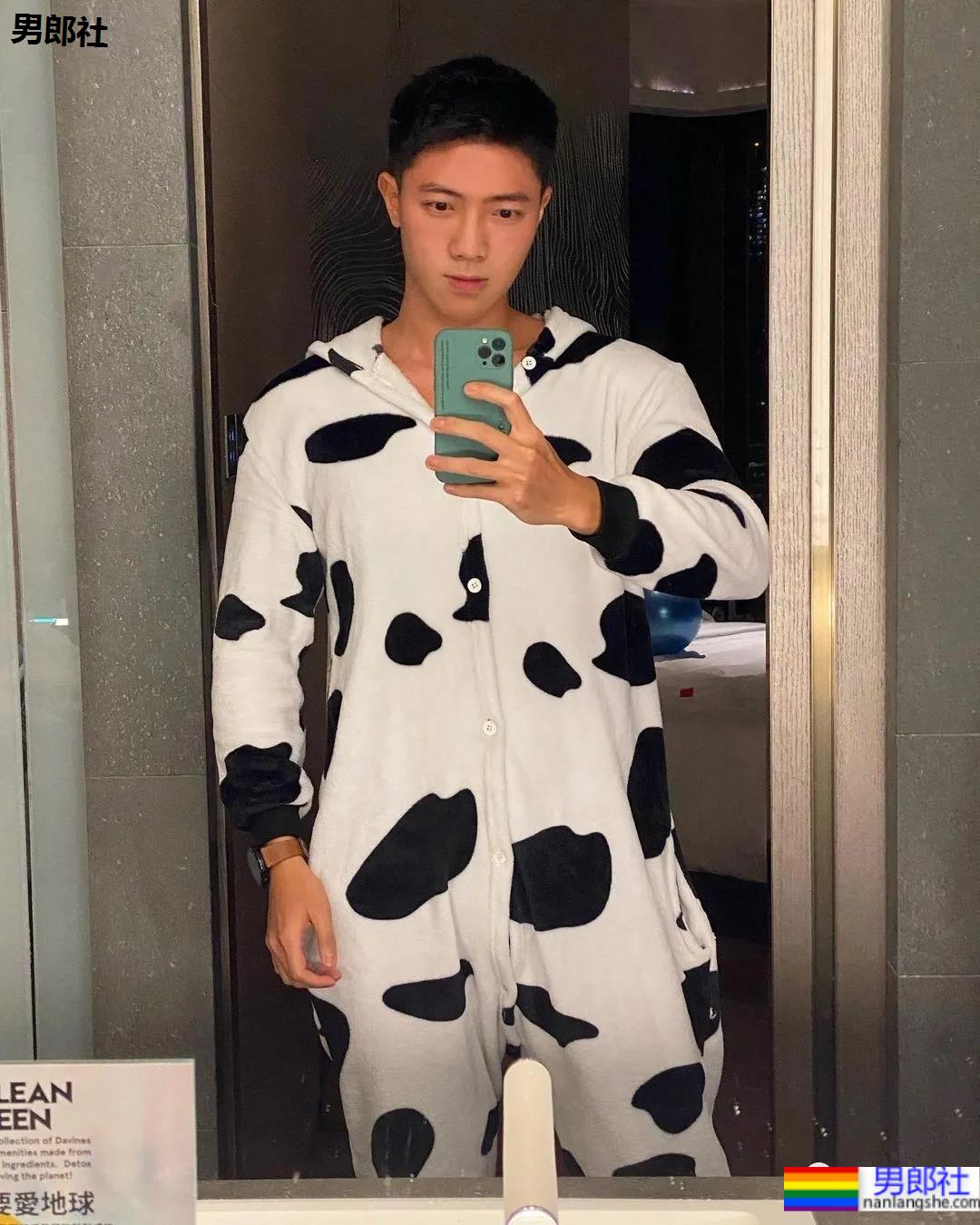 奶凶奶凶的肌肉网红小哥，能奶能狼还超甜的宝藏男孩！ - 51虹马