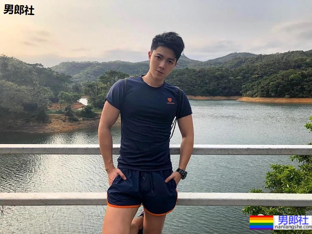 奶凶奶凶的肌肉网红小哥，能奶能狼还超甜的宝藏男孩！ - 51虹马