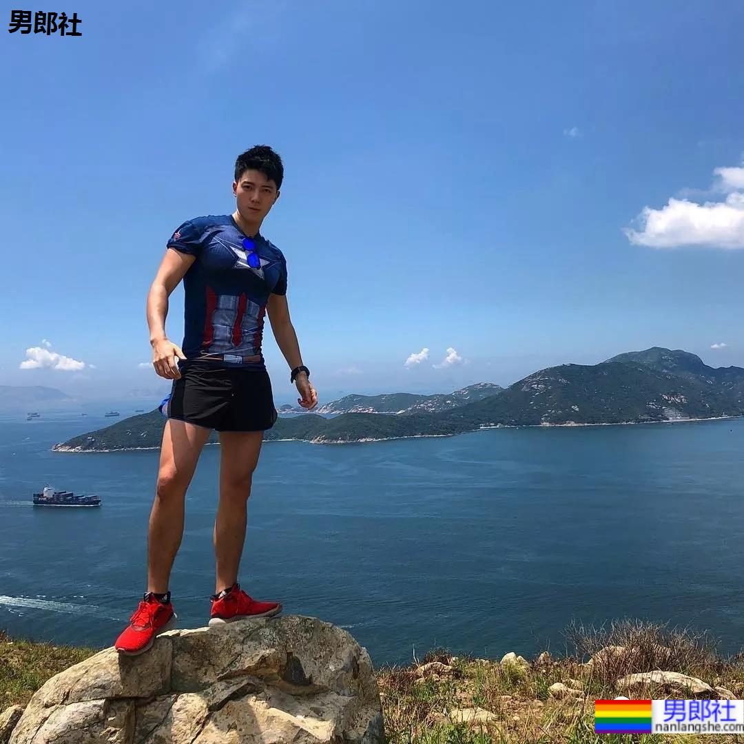 奶凶奶凶的肌肉网红小哥，能奶能狼还超甜的宝藏男孩！ - 51虹马