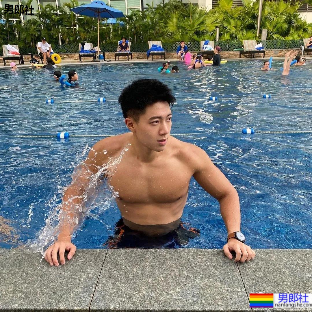 奶凶奶凶的肌肉网红小哥，能奶能狼还超甜的宝藏男孩！ - 51虹马