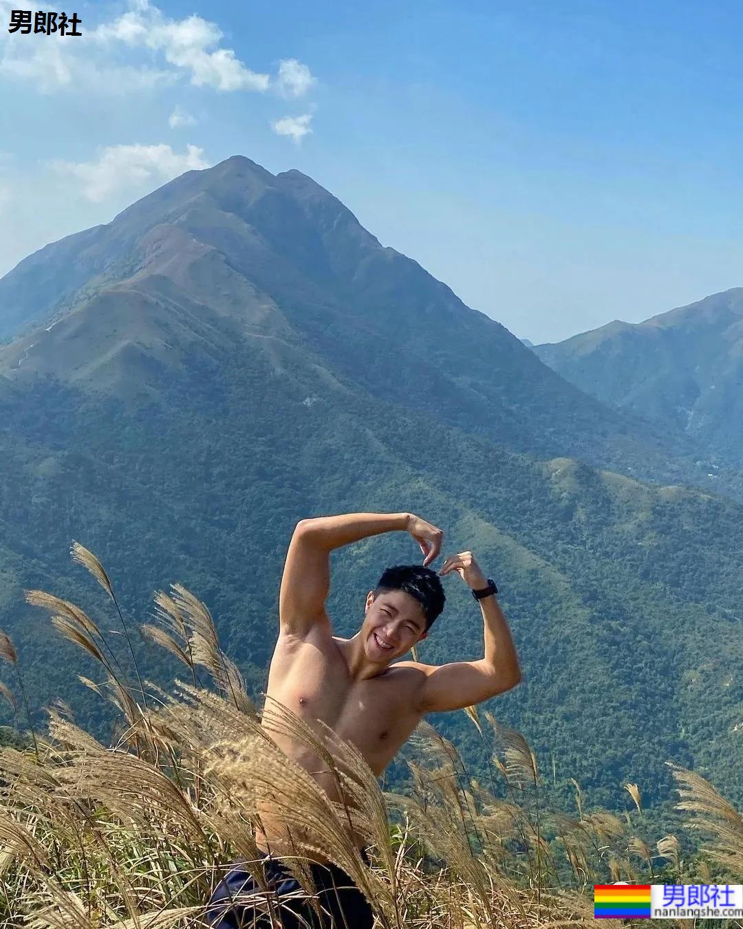 奶凶奶凶的肌肉网红小哥，能奶能狼还超甜的宝藏男孩！ - 51虹马