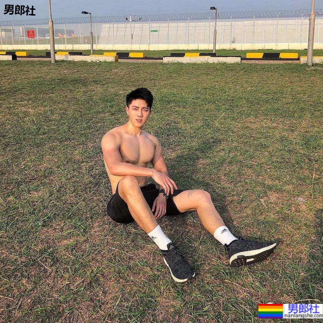 奶凶奶凶的肌肉网红小哥，能奶能狼还超甜的宝藏男孩！ - 51虹马