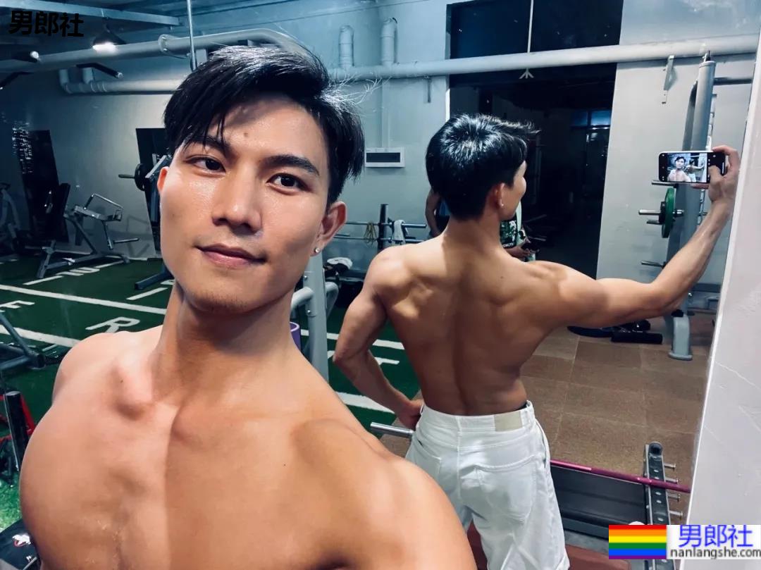 185CM腹肌健身男模，是你理想的男友身材吗？ - 51虹马