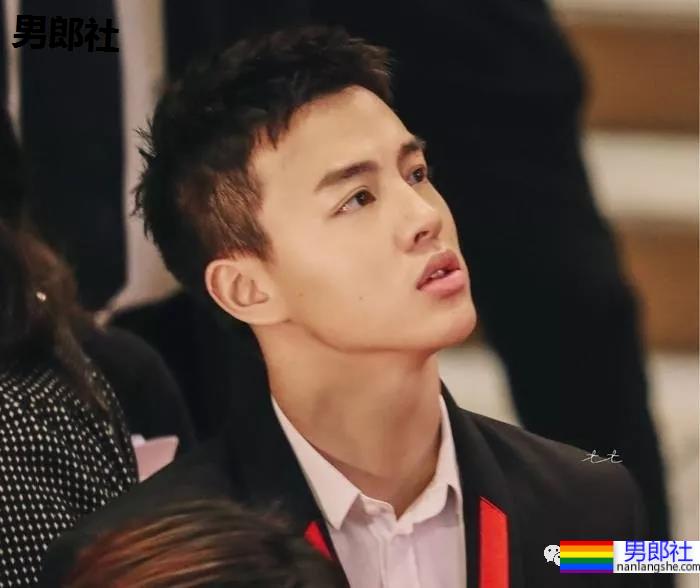 新晋男神尹昉官宣当爸爸上热搜！多少人曾馋过他的身子！ - 51虹马