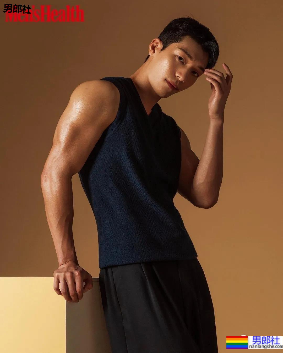 富老头都忍不住带他去密室开小灶！《鱿鱼游戏》这警察不要太撩！ - 51虹马