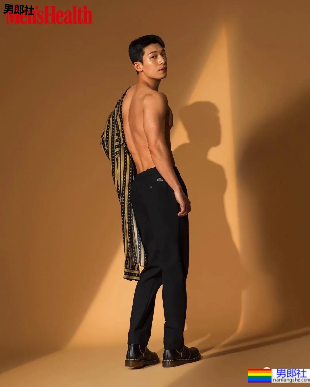 富老头都忍不住带他去密室开小灶！《鱿鱼游戏》这警察不要太撩！ - 51虹马