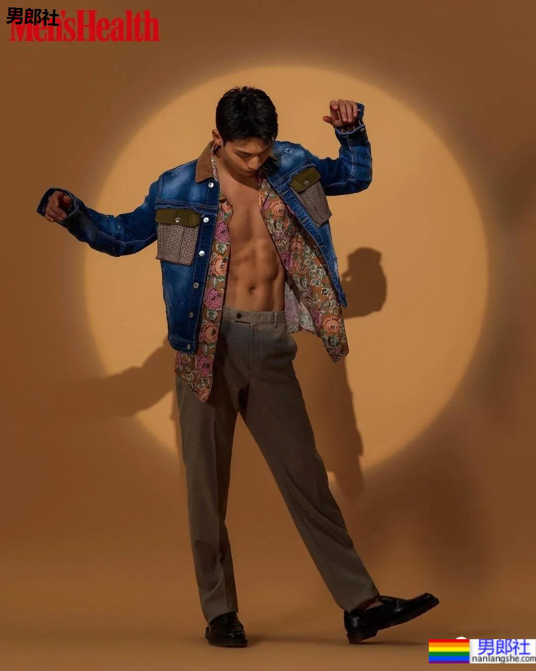 富老头都忍不住带他去密室开小灶！《鱿鱼游戏》这警察不要太撩！ - 51虹马