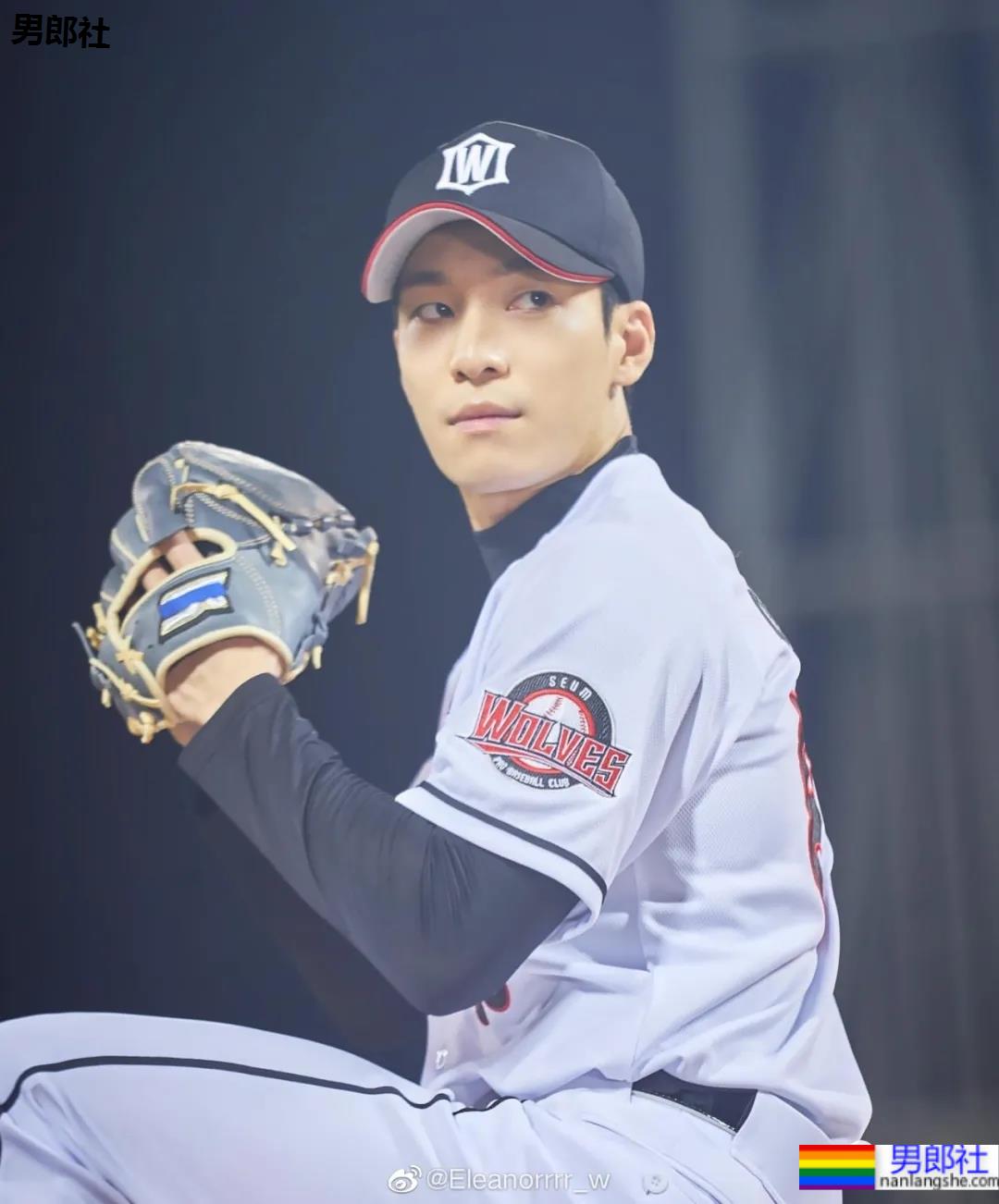 富老头都忍不住带他去密室开小灶！《鱿鱼游戏》这警察不要太撩！ - 51虹马