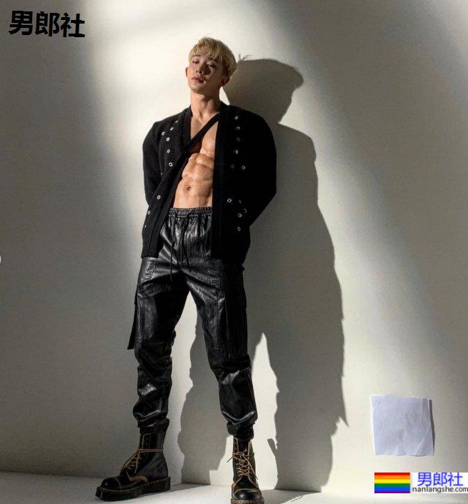 博物馆珍藏级腹肌！帅气韩星元虎节目读粉丝咸湿推特：你想要的，我都给你！-51虹马