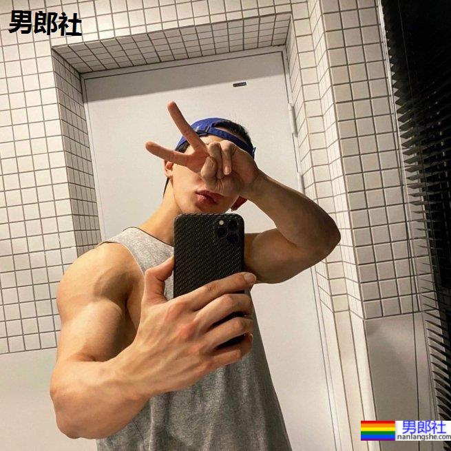 博物馆珍藏级腹肌！帅气韩星元虎节目读粉丝咸湿推特：你想要的，我都给你！ - 51虹马