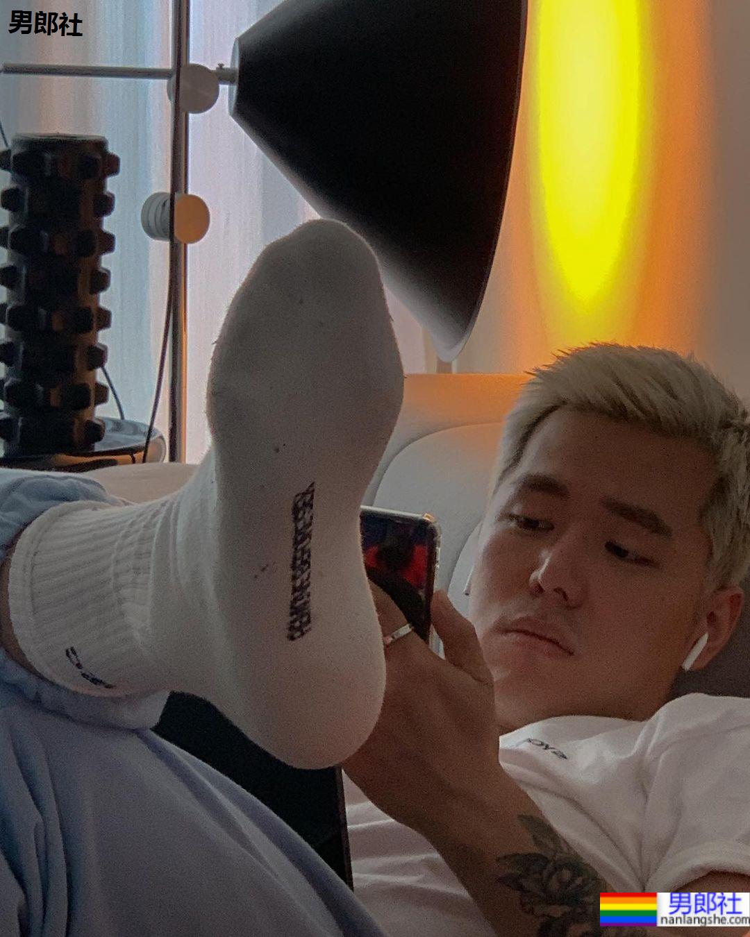 周一嘎肌肉｜肌肉配潮牌直接辣出水！结实背肌性感屁屁还不舔爆：Jay Park - 51虹马