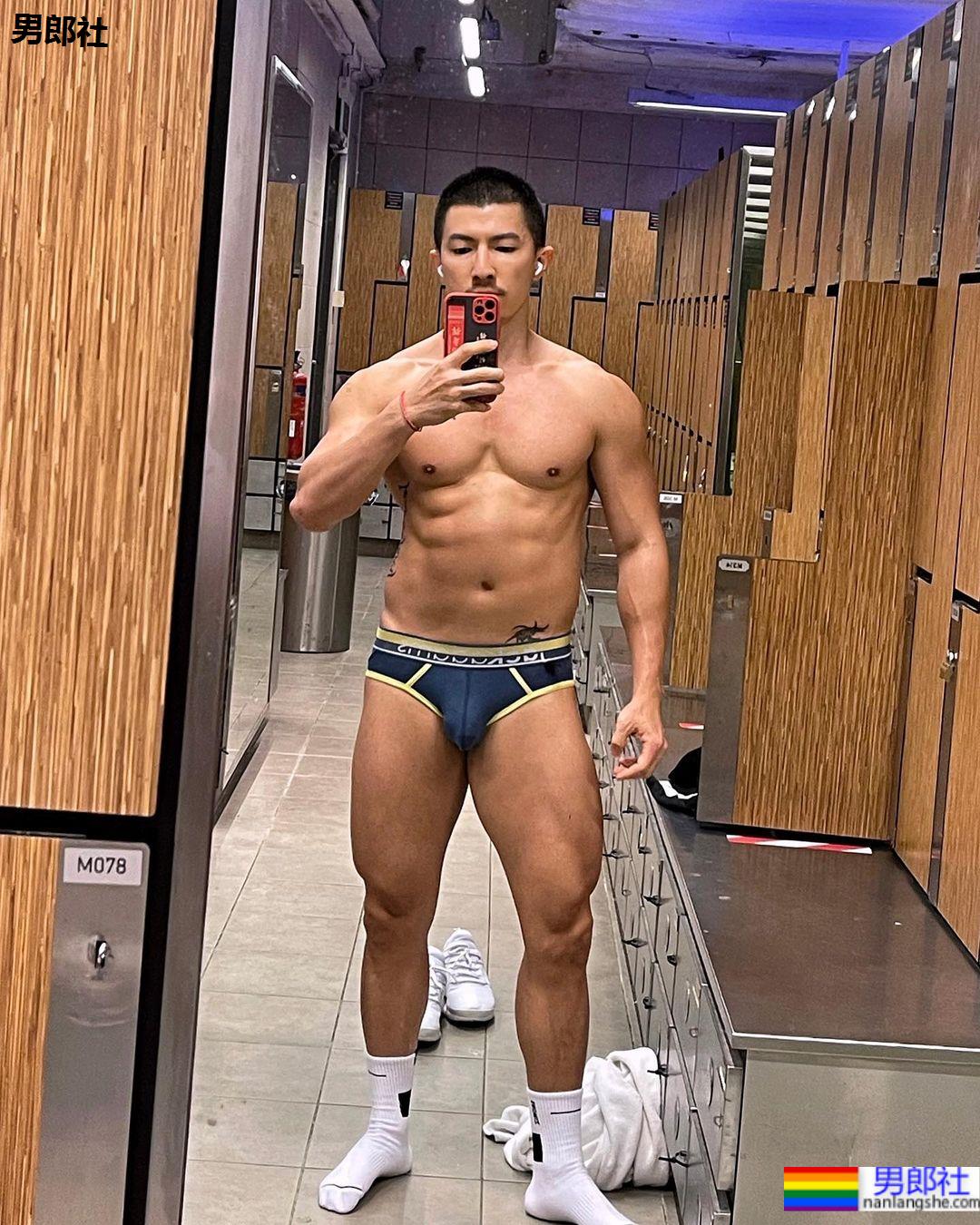 阳光洒在腹肌上!生活就是简单又可爱的新加坡小鲜肉:威伦 - 51虹马 阳光洒在腹肌上!生活就是简单又可爱的新加坡小鲜肉:威伦 - 51虹马