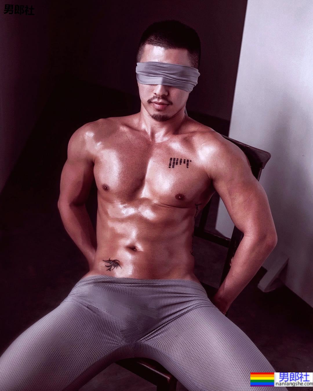 阳光洒在腹肌上!生活就是简单又可爱的新加坡小鲜肉:威伦 - 51虹马 阳光洒在腹肌上!生活就是简单又可爱的新加坡小鲜肉:威伦 - 51虹马