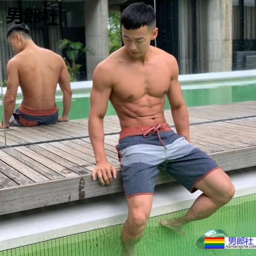 跟着肌肉巨巨一起居家健身!型男 YouTuber 重燃你减肥热情:Patrick Chen - 51虹马 跟着肌肉巨巨一起居家健身!型男 YouTuber 重燃你减肥热情:Patrick Chen - 51虹马