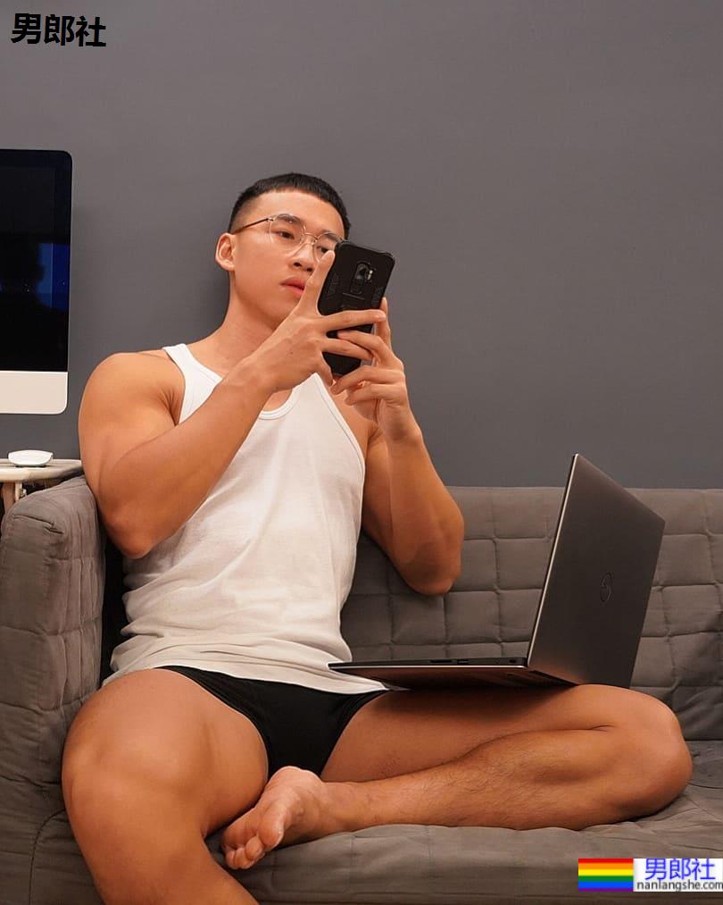 跟着肌肉巨巨一起居家健身!型男 YouTuber 重燃你减肥热情:Patrick Chen - 51虹马 跟着肌肉巨巨一起居家健身!型男 YouTuber 重燃你减肥热情:Patrick Chen - 51虹马