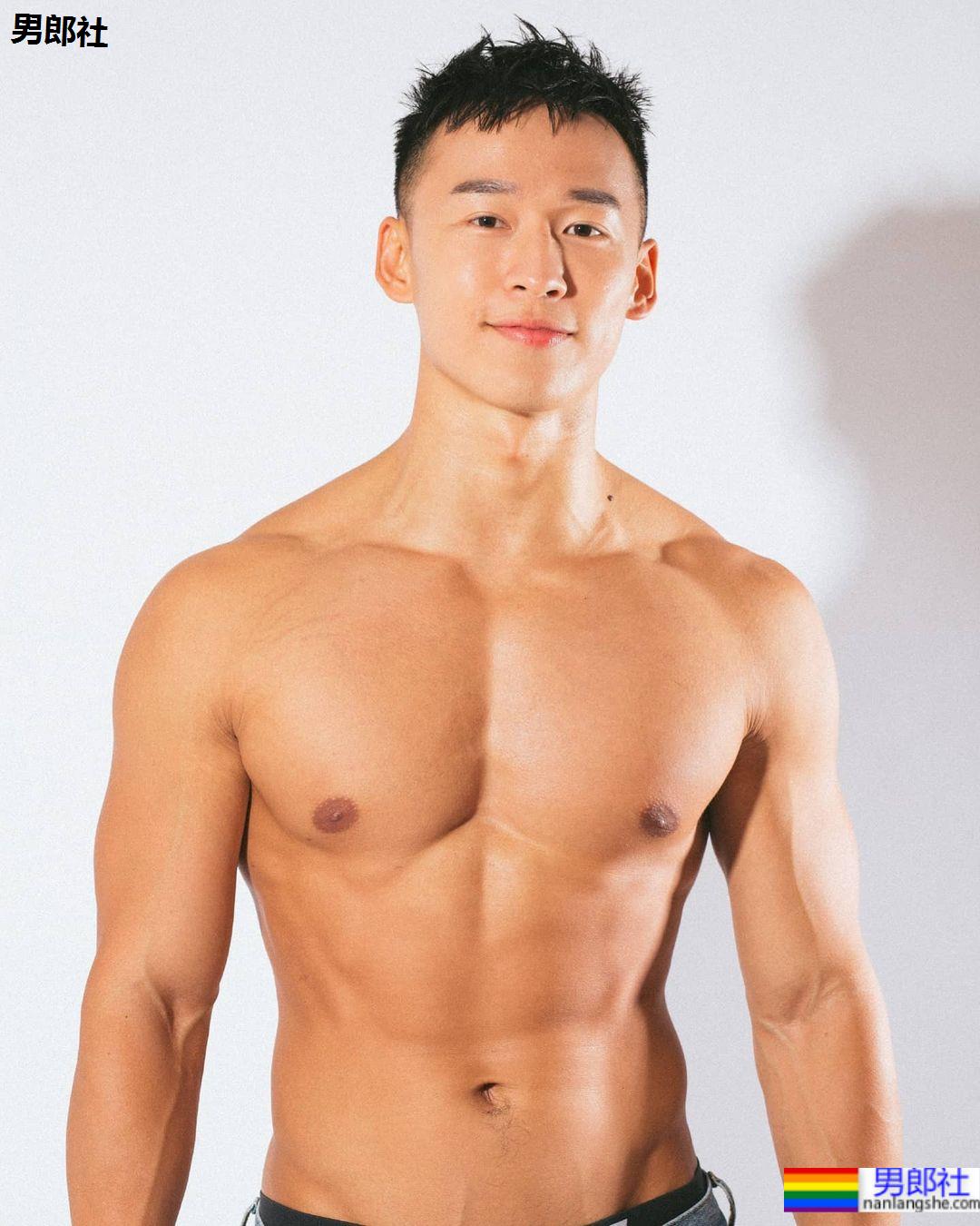 跟着肌肉巨巨一起居家健身!型男 YouTuber 重燃你减肥热情:Patrick Chen - 51虹马 跟着肌肉巨巨一起居家健身!型男 YouTuber 重燃你减肥热情:Patrick Chen - 51虹马